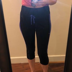 🚫SOLD🚫 Old Navy Active Mid-Rise Crop Legging